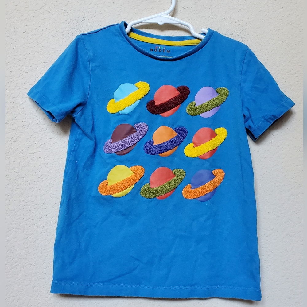 Mini Boden Blue Tee with Colorful Planet Design. Size 6-7